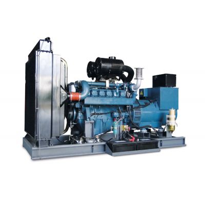 2000kw科曼柴油發(fā)電機(jī)組-科曼16缸柴油機(jī)16KMG-2500柴油發(fā)電機(jī)組,缸徑/行程：170/195mm,柴油發(fā)電機(jī)組水冷發(fā)動(dòng)機(jī)功率2220KW,柴油發(fā)電機(jī)組配套馬拉松斯坦福發(fā)電機(jī)。廠價(jià)直銷歡迎選購：13773399855。