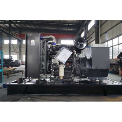 120kw上柴動力柴油發電機組-上柴股份4缸柴油機4HTAA4.3-G36柴油發電機組,缸徑/行程：105/124mm,柴油發電機組水冷發動機功率140KW,柴油發電機組配套馬拉松斯坦福發電機。廠價直銷歡迎選購：13773399855。