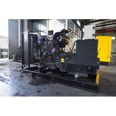 50kw上柴動(dòng)力柴油發(fā)電機(jī)組-上柴動(dòng)力6缸柴油機(jī)4HTAA4.3-G31柴油發(fā)電機(jī)組,缸徑/行程：105/124mm,柴油發(fā)電機(jī)組水冷發(fā)動(dòng)機(jī)功率56KW,柴油發(fā)電機(jī)組配套馬拉松斯坦福發(fā)電機(jī)。廠(chǎng)價(jià)直銷(xiāo)歡迎選購(gòu)：13773399855。